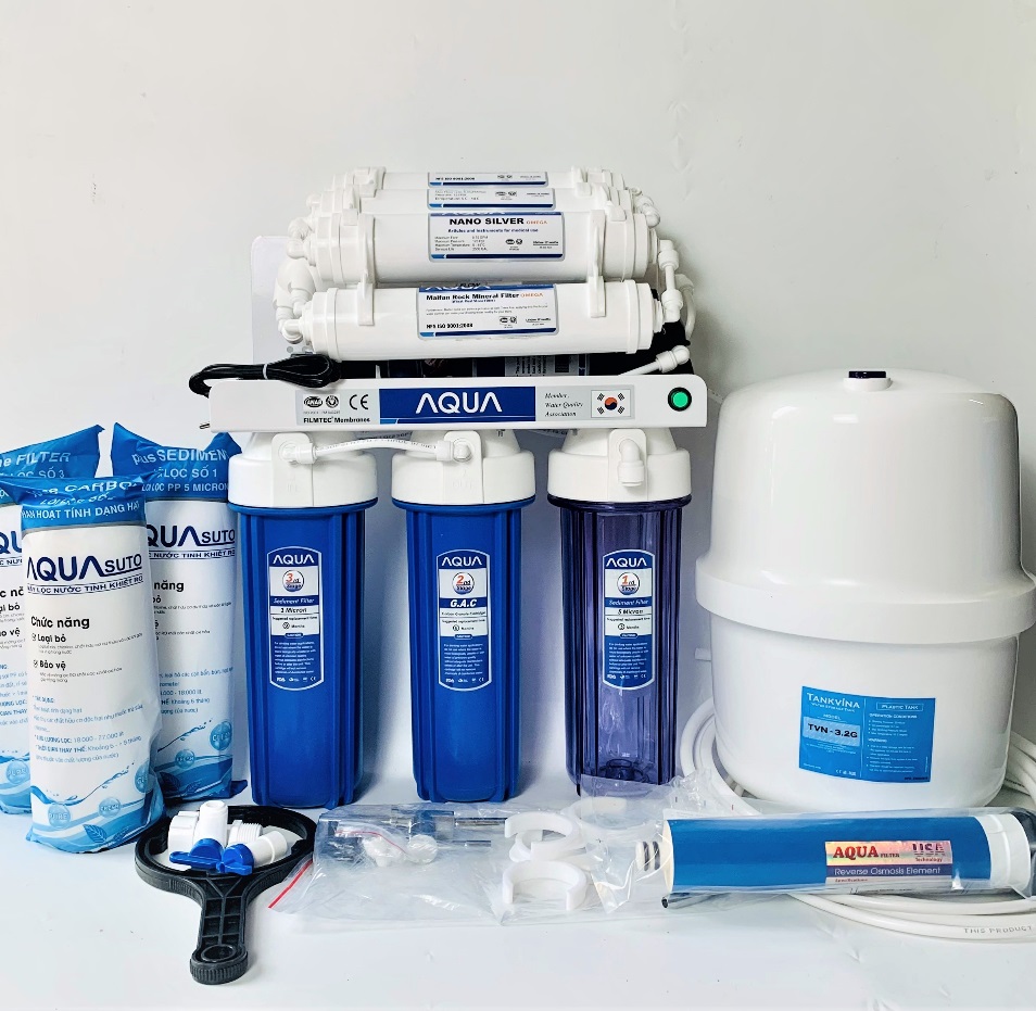 Máy lọc nước Aqua 9 lõi để gầm